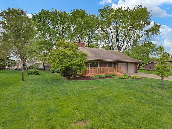 2nd image of 24052 Lakeview Dr
