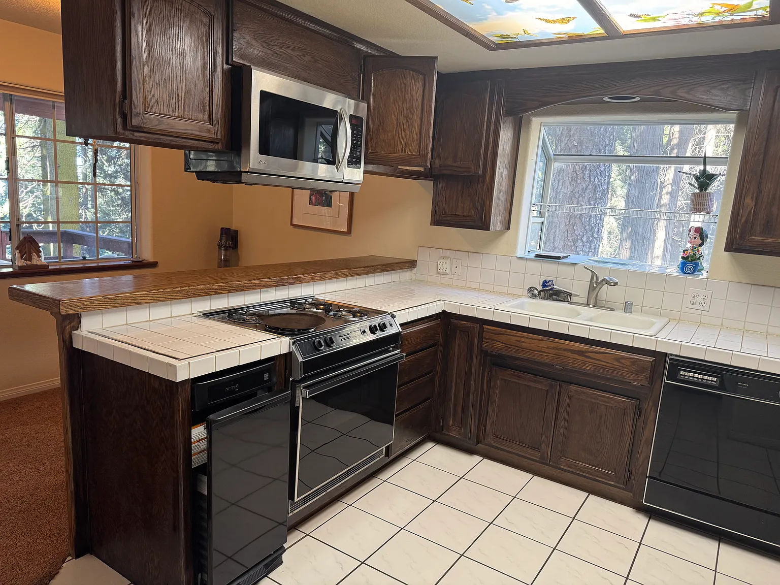 3 bed, 1975 sqft, $3,000 — Photo 4