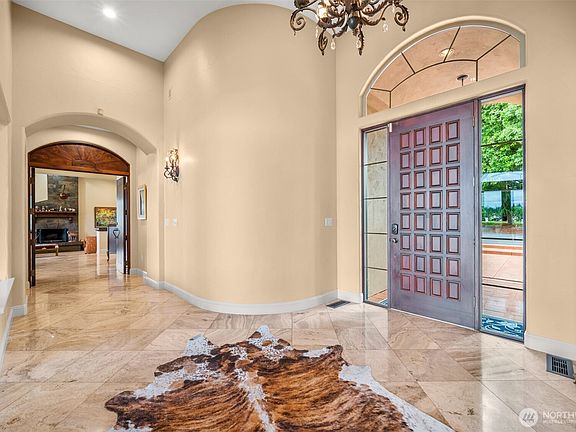 5th image of 19609 NE 35th Court