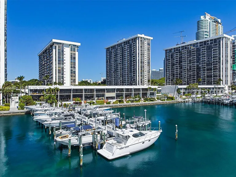 1915 Brickell Ave #1407 — Photo 43