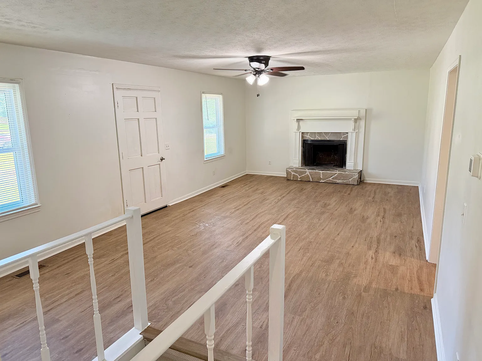 3 bed, 2576 sqft, $2,400 — Photo 1