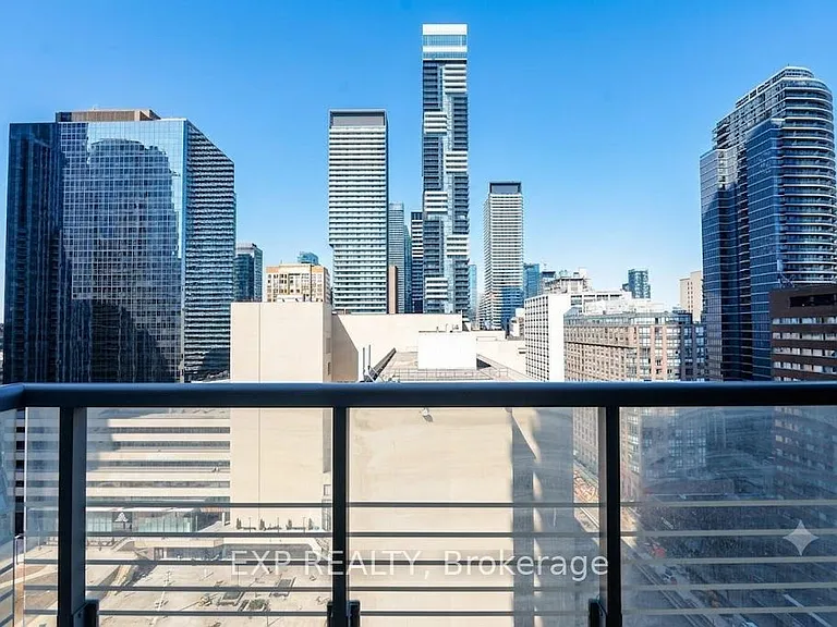 386 Yonge St #1516 — Photo 8