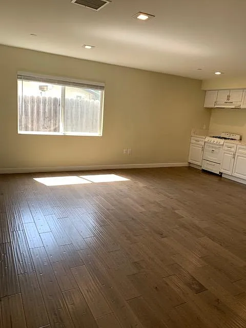 11581B Haynes St — Photo 4
