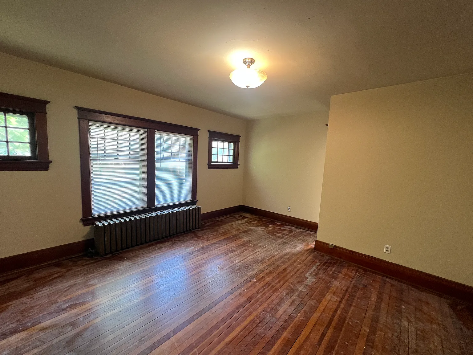 Studio, $885 — Photo 2
