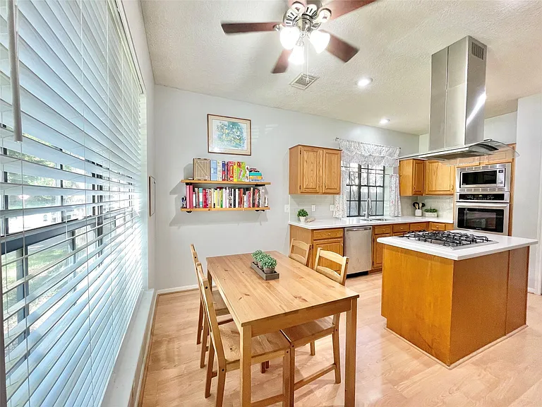 7 Windledge Pl — Photo 11