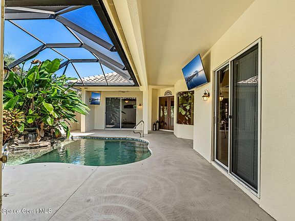 3rd image of 162 Whaler Dr