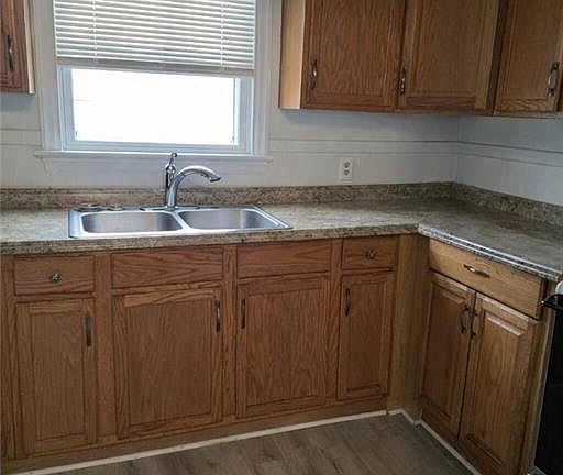 5th image of 714 Grove St