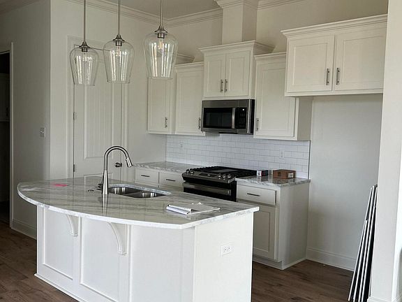 3rd image of 508 Flores Ct