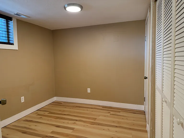443 E Locust St #B — Photo 8