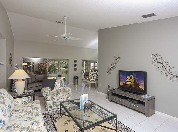 3rd image of 139 Southampton Pl #335