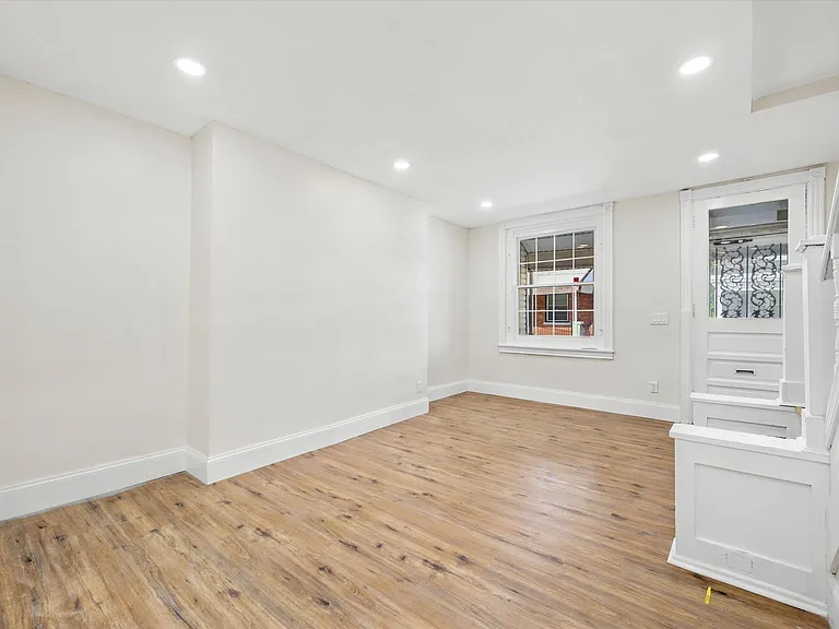 235 N Creighton St — Photo 7