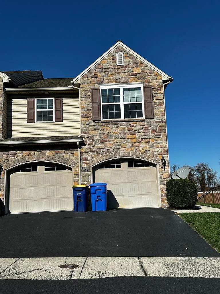 3 bed, 2.5 bath, 1848 sqft, $2,195 — Photo 1