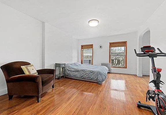 3rd image of 179 Sackett St #4