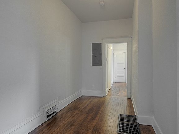 4th image of 3228 E 11th St #B