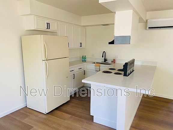 2nd image of 207 N Broadway St