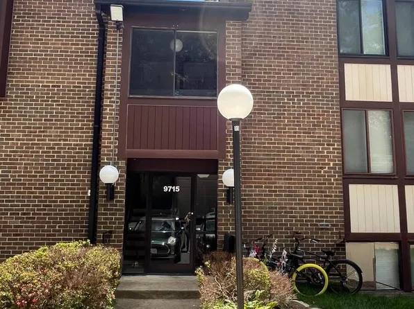 9715 Kings Crown Ct APT 201, Fairfax, VA 22031