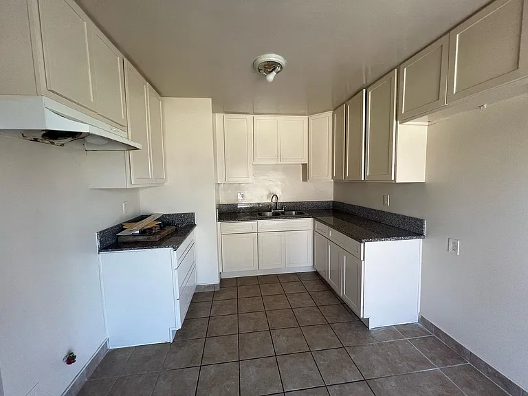944 N Vine Ave #2 — Photo 6
