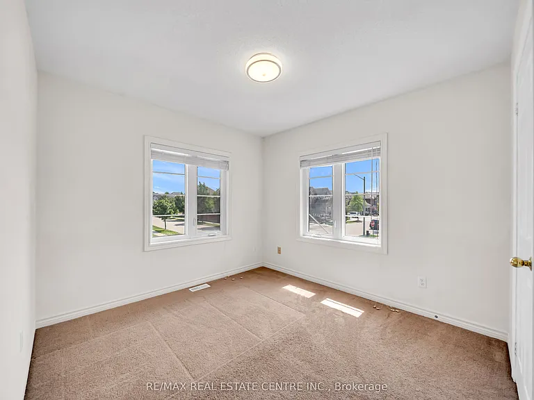 4215 Cole Cres — Photo 45