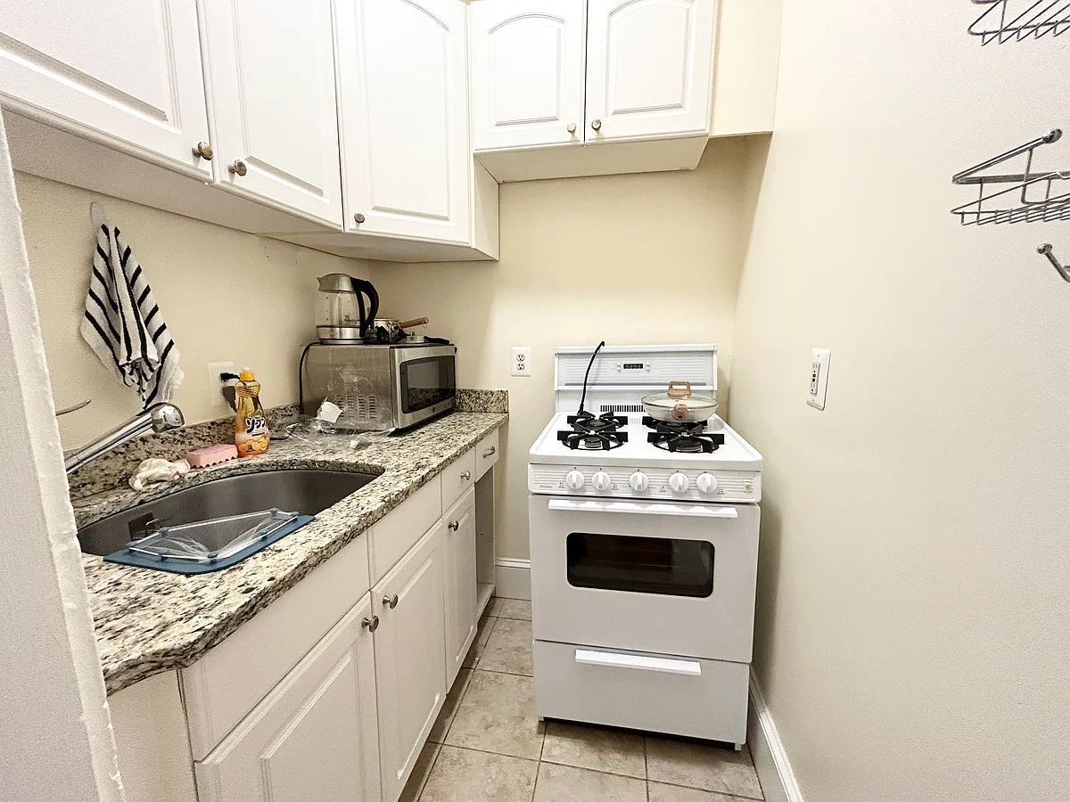 Building Photo - 39 Hemenway St #25