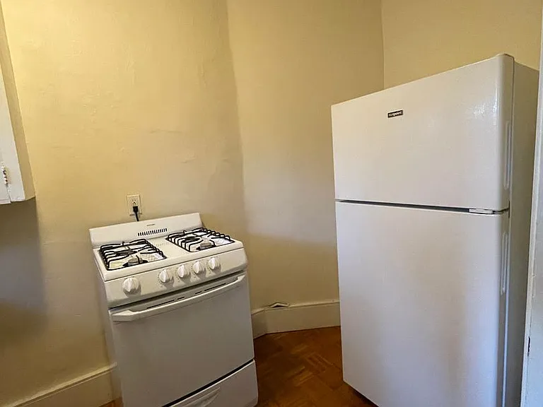 Chester Apartments — Photo 9