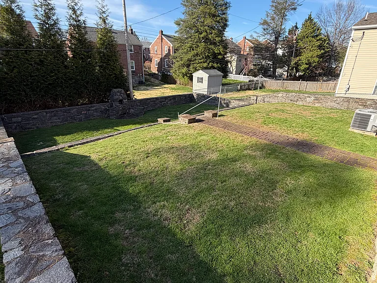 1711 Robinson Ave — Photo 3