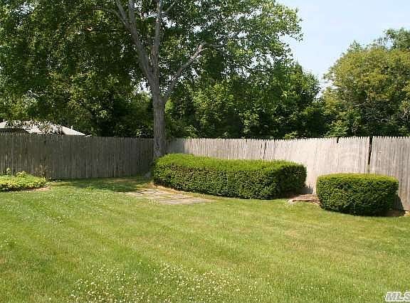 4th image of 10 Whittier Dr
