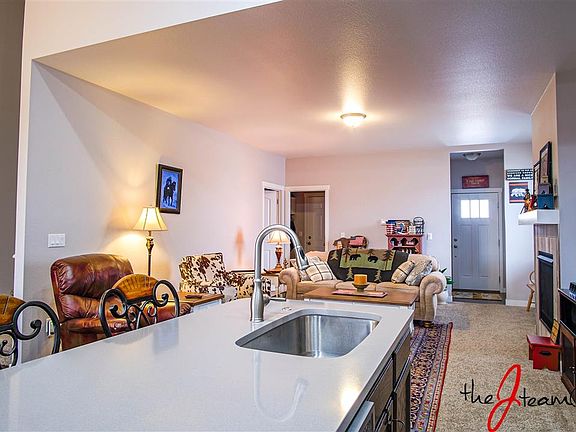4th image of 930 Pebble Mountain Dr
