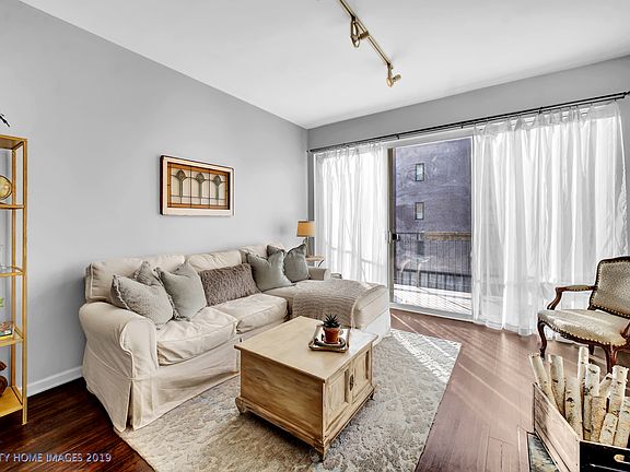 5th image of 647 N Green St APT 208