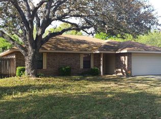 1664 Redwood St, Seguin, TX 78155