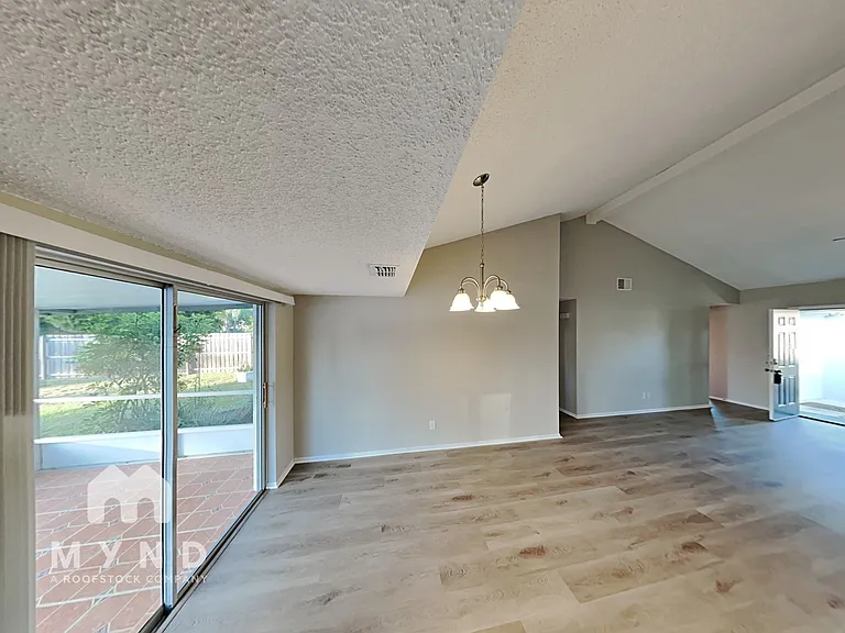 7606 Woodland Oaks Ct — Photo 5