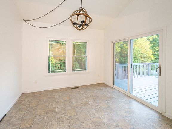 5th image of 557 Panzeretta Dr
