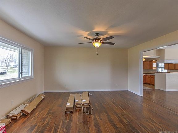 3rd image of 801 S Hughes Ave