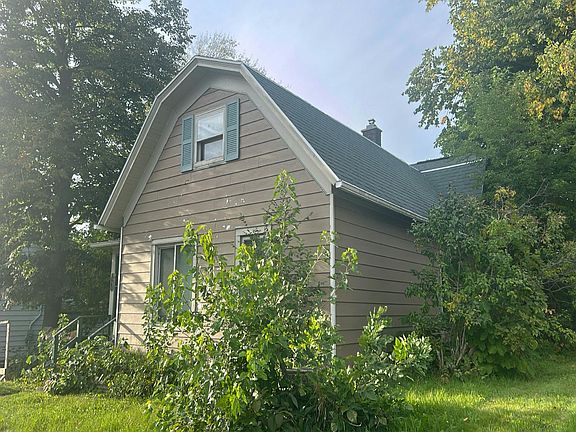 2nd image of 820 E Lake St