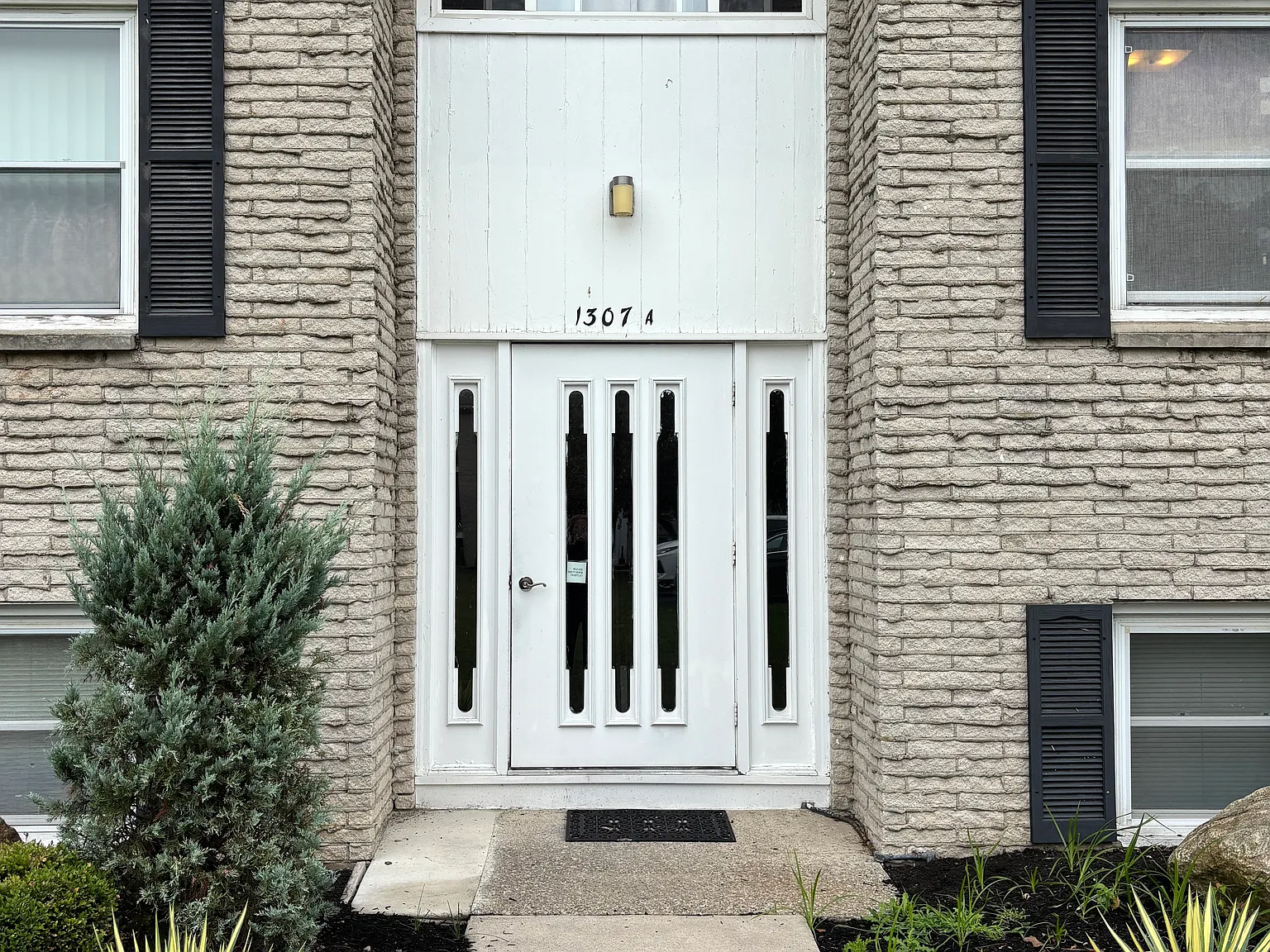 2 bed, 700 sqft, $1,150 — Photo 2