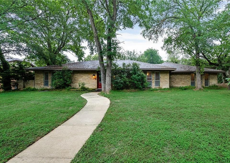 1st image of 210 Creekwood Dr