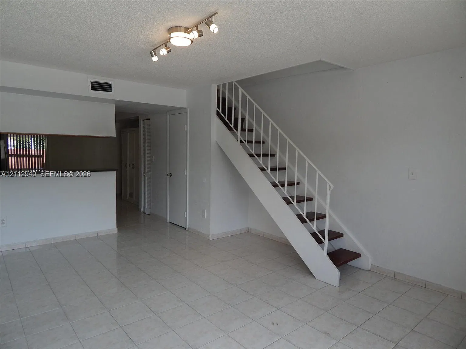 Oasis En Mango Hill Condo — Photo 4