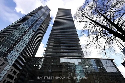 33 Charles St E Photo 1