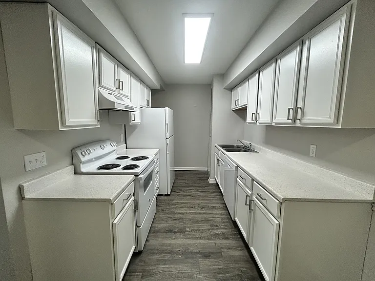 Secor Flats — Photo 61