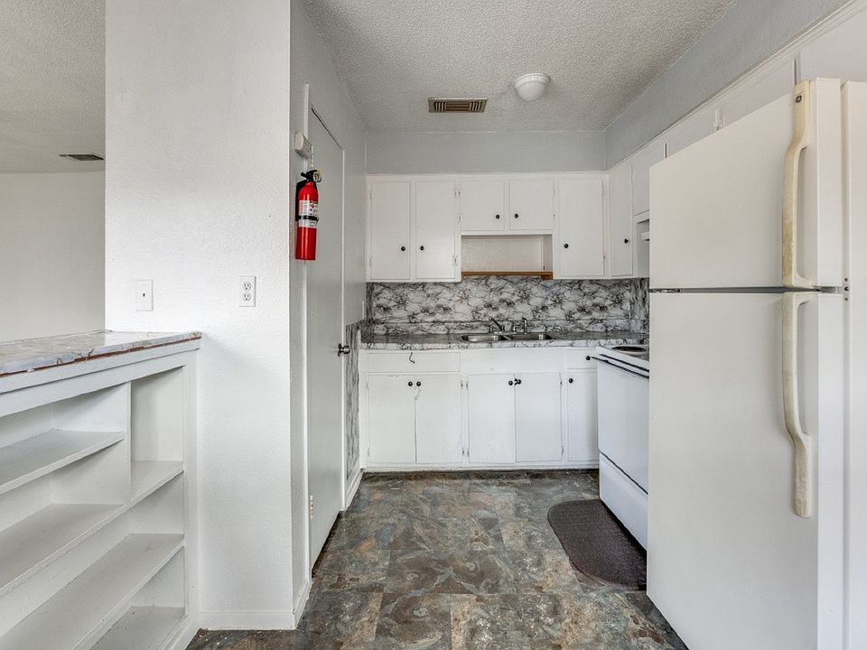 1st image of 4920 Chenevert St #2