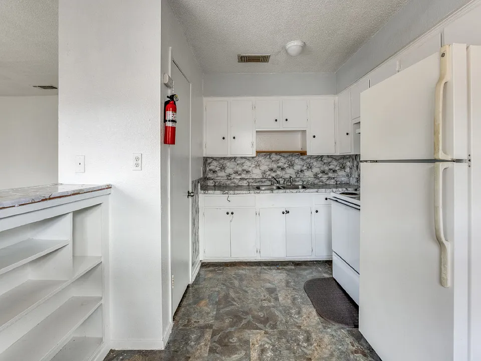 Chenevert Apartments