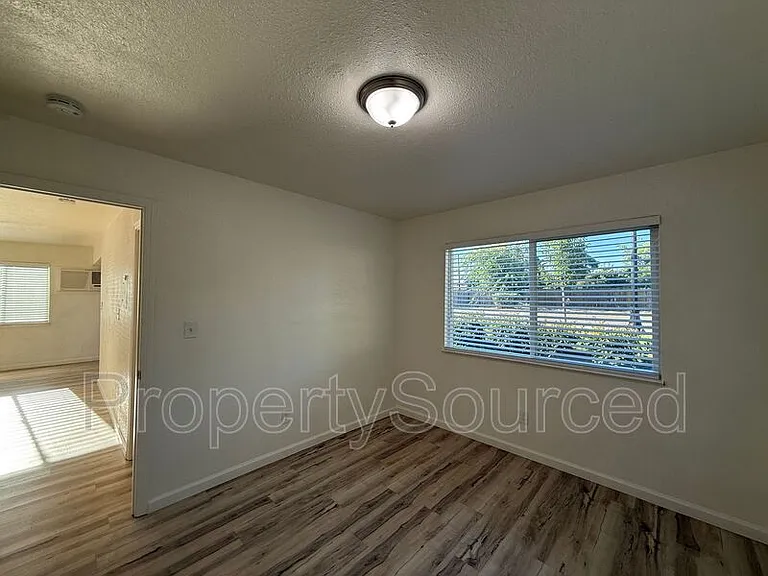 911 H St #1 — Photo 25