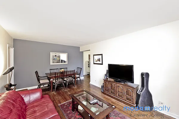 Sold by Moda Realty | media 15