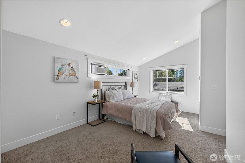 5th image of 5013 40th Avenue NE