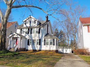 942 Englewood Rd, Cleveland Heights, OH 44121
