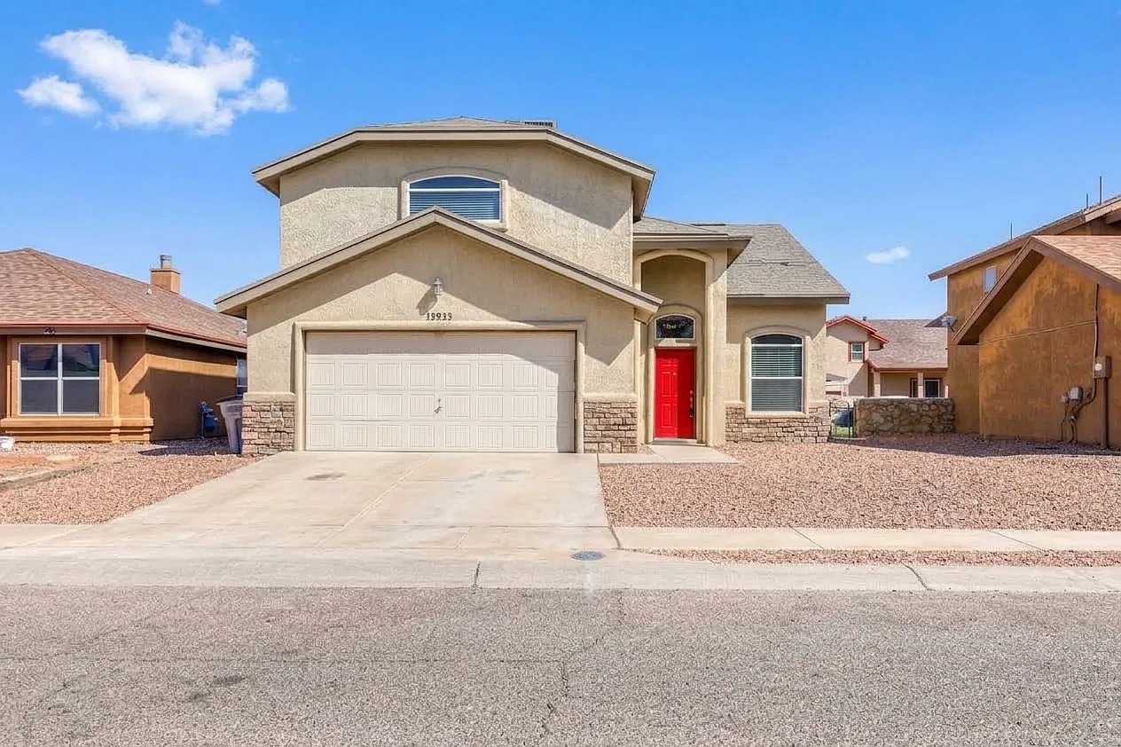 3 bed, 2.5 bath, 2141 sqft, $1,900 — Photo 2
