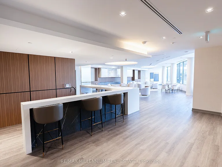 5105 Hurontario St #Penthouse 6 — Photo 25