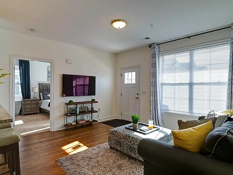 100 Falcon Point Way — Photo 3