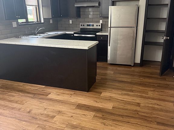 4th image of 426 Commodore Dr #426