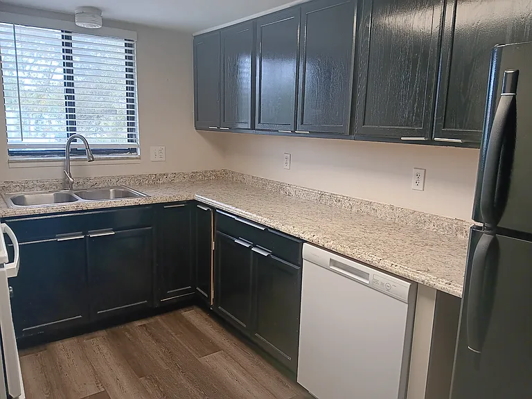 2541 S Myrtle Ave #C — Photo 31