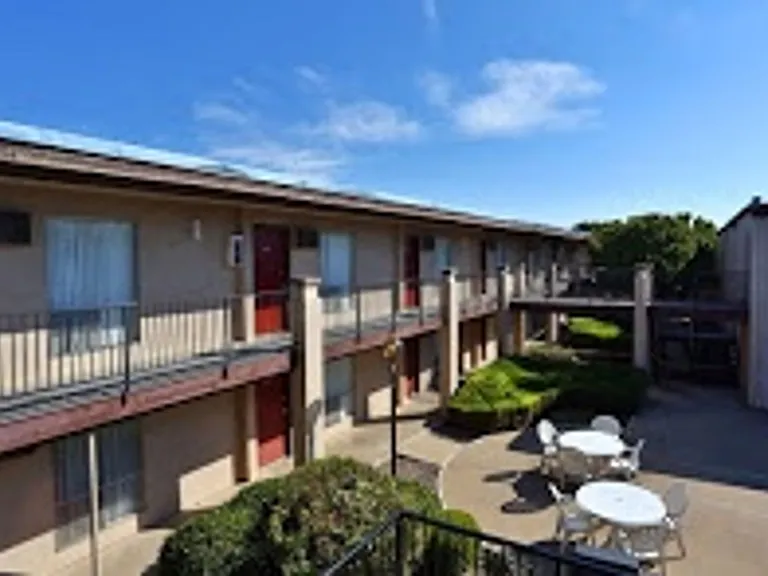 Casa Del Sol Apartments — Photo 30